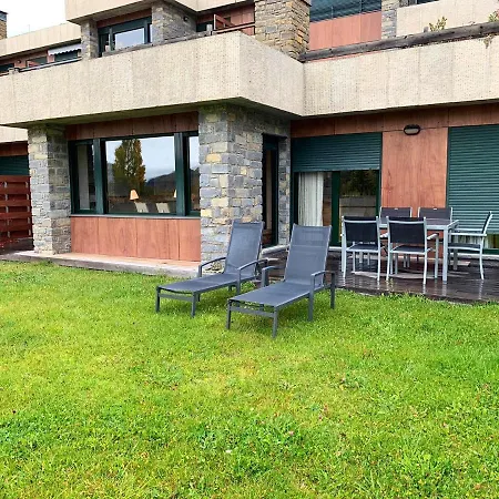 Apartment Alpine Retreat: 3-bedroom With Pool And Wi-fi Near Slopes