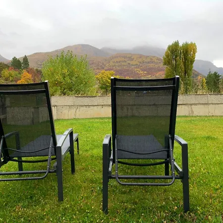 Apartment Alpine Retreat: 3-bedroom With Pool And Wi-fi Near Slopes *