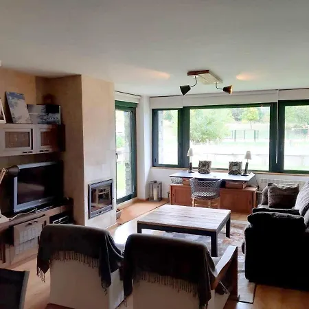 Apartment Alpine Retreat: 3-bedroom With Pool And Wi-fi Near Slopes *