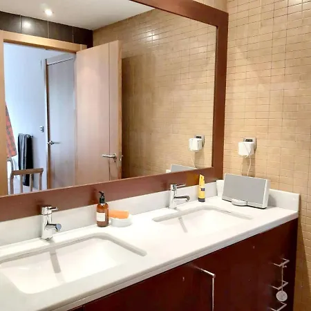 Apartment Alpine Retreat: 3-bedroom With Pool And Wi-fi Near Slopes *