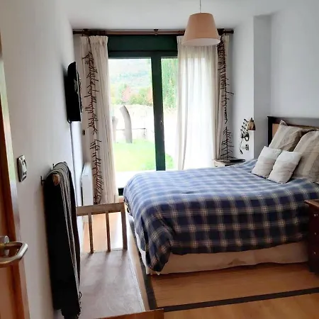 Alpine Retreat: 3-bedroom With Pool And Wi-fi Near Slopes Apartment Panticosa
