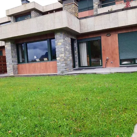Alpine Retreat: 3-bedroom With Pool And Wi-fi Near Slopes Apartment *