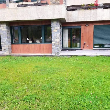 Apartment Alpine Retreat: 3-bedroom With Pool And Wi-fi Near Slopes